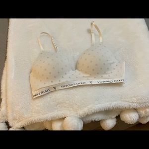 💵3 for $15💵 Victoria Secret T-shirt Bra